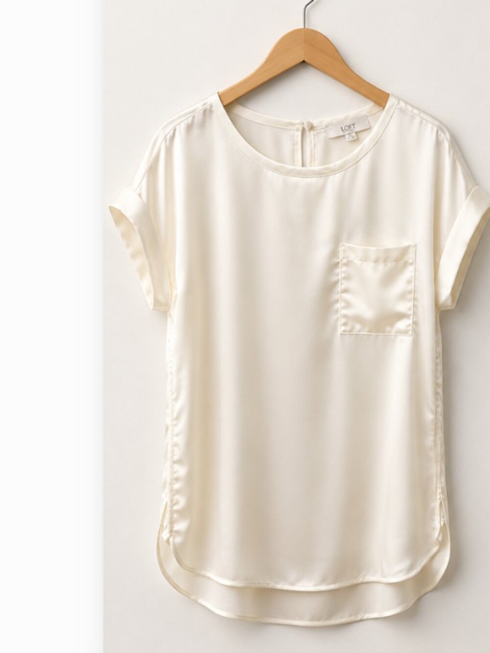 🤍✨ Ann Taylor LOFT Satin Pocket Tee Blouse – Ivory‎ Satin (NEW WITH TAG) ✨🤍